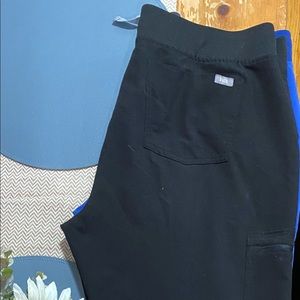 FIGS black Zamora jogger pants. Size XL.